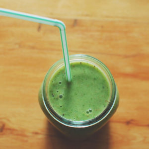 green-apple-cinnamon-smoothie